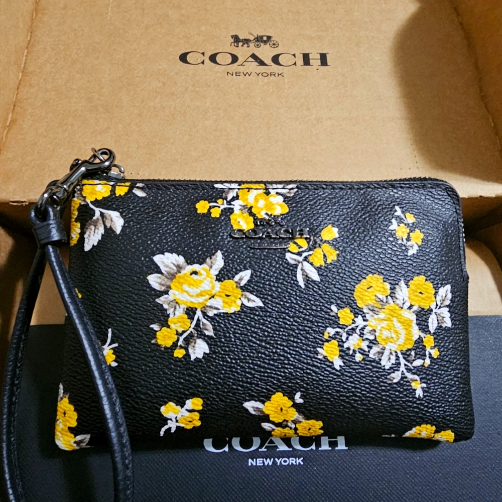 Coach wristlet wallet